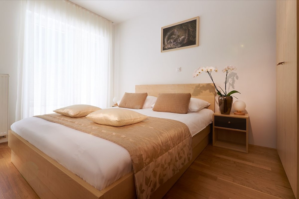 One-Bedroom Apartment - Photo 4