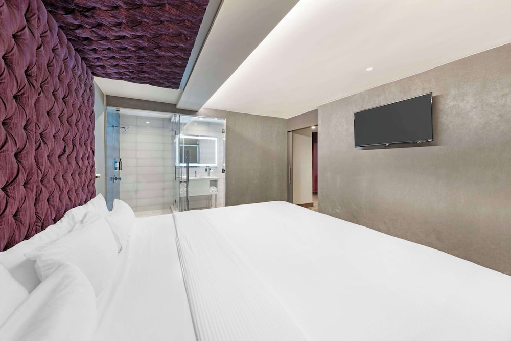 Deluxe Suite, 1 King Bed, Non Smoking - Photo 6