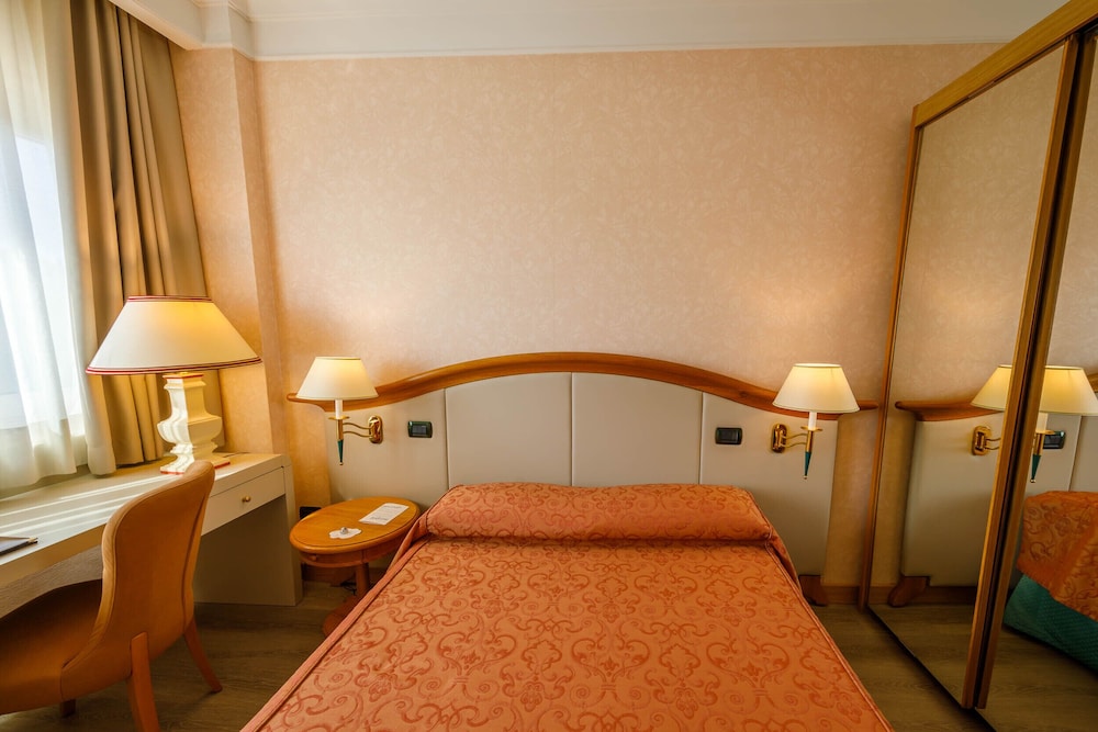 Classic Room - Photo 7