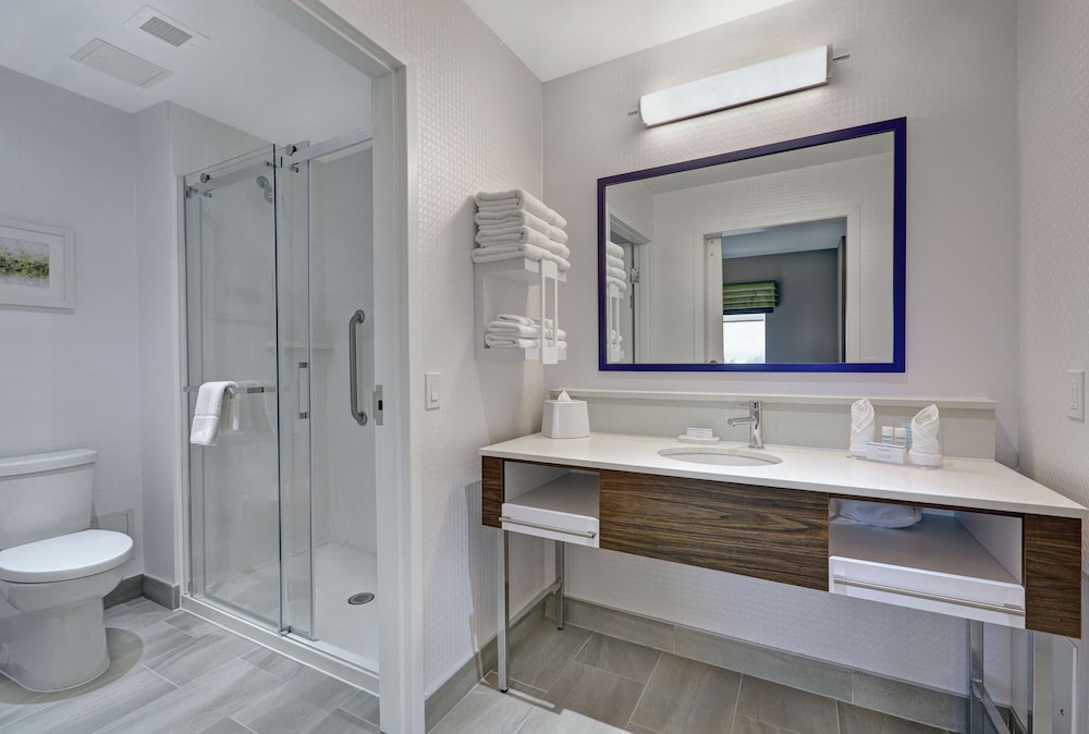 Studio, 2 Queen Beds, Refrigerator & Microwave (Wet bar) photo 3
