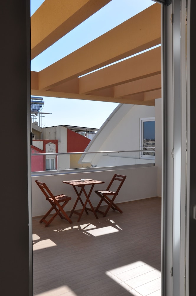 Duplex, 3 Bedrooms, Smoking photo 2