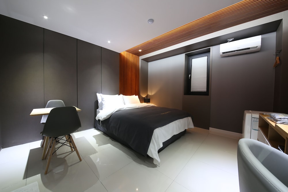 Suite (Air purifier, Netflix) photo 3