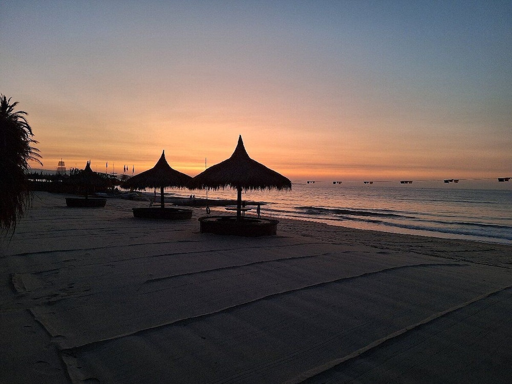 Villa, Beachfront - Photo 14