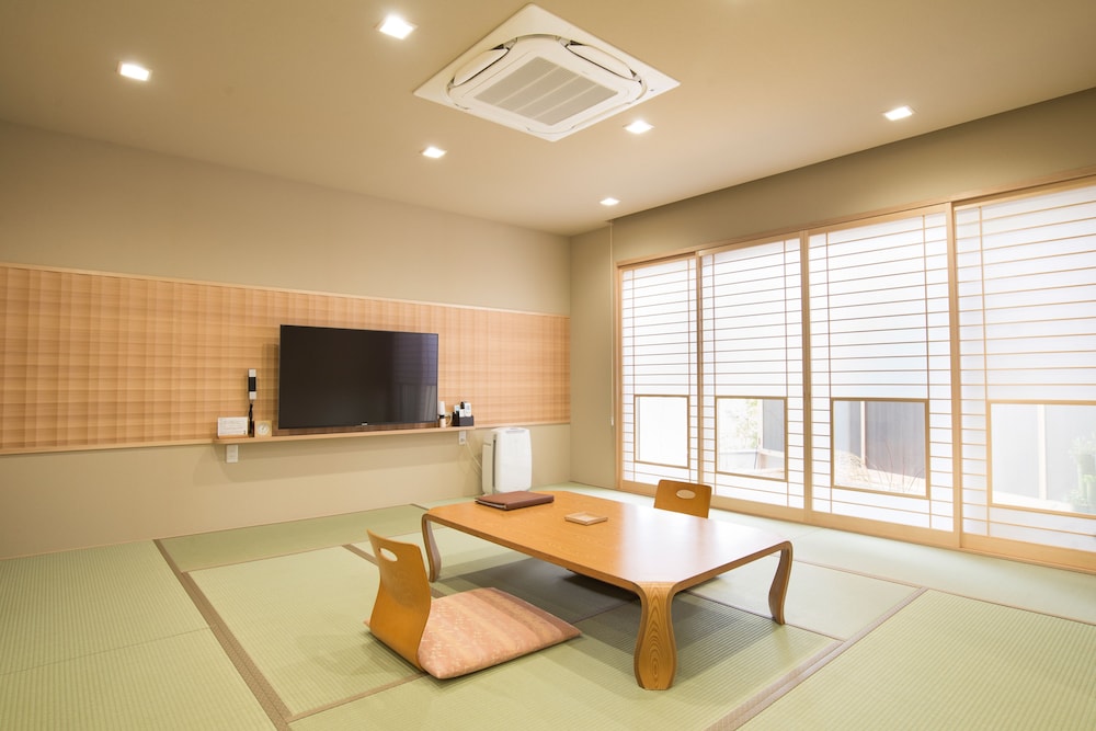 Hyoutan Japanese Style Family Suite Room with Open-Air Golden Hot Springs photo 2