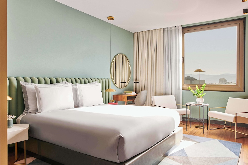 Premium Room, 1 King Bed (WITH VIEW AND CLUB ACCESS)