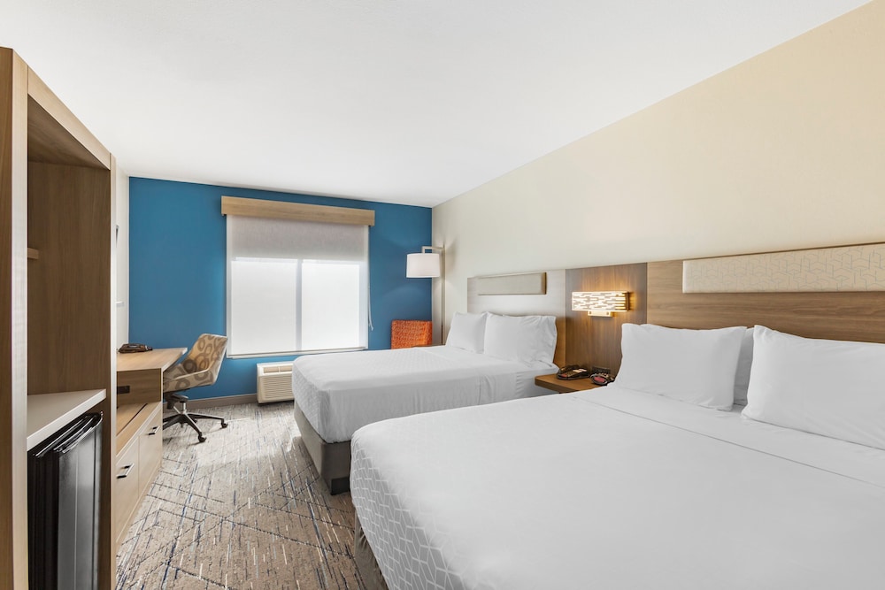 Standard Room, 2 Queen Beds, Accessible (Accessible Tub) photo 2