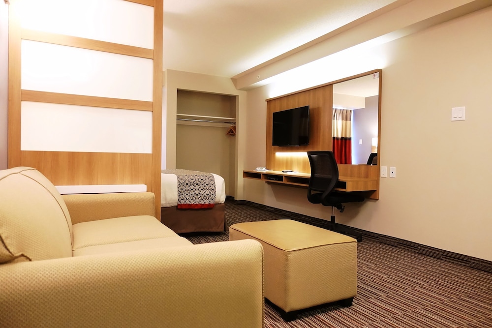 Suite, 1 Queen Bed with Sofa bed, Non Smoking, Refrigerator photo 3