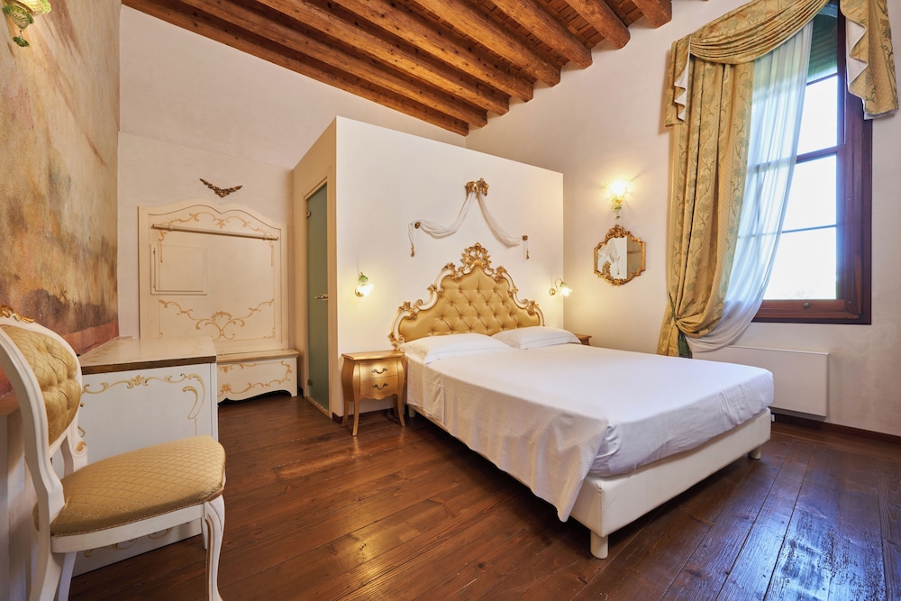 Traditional Double Or Twin Room