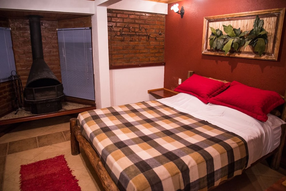 Traditional Chalet, 1 Queen Bed, Hot Tub photo 1