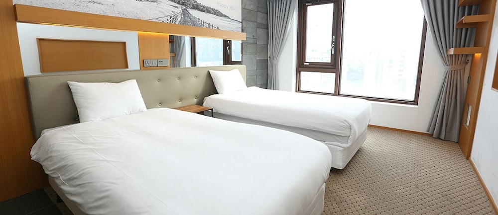 Standard Twin Room (for 2 people)