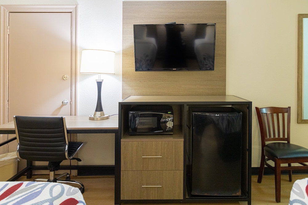 Deluxe Room, 2 Queen Beds, Non Smoking (Second Floor) - Photo 5