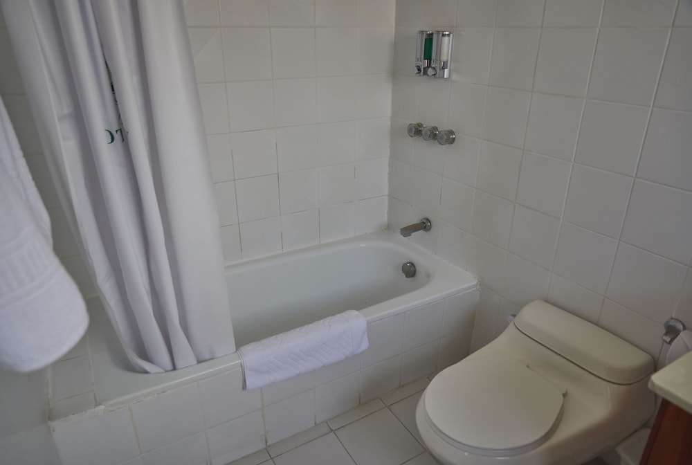 Standard Room, 2 Twin Beds - Photo 8