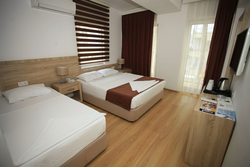 Superior Room, Multiple Beds, Partial Sea View