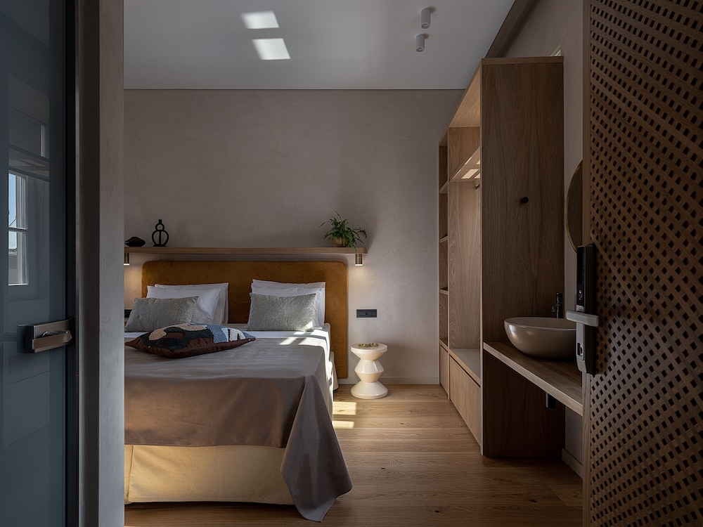 Superior Double or Twin Room, Balcony, Partial Sea View photo 3
