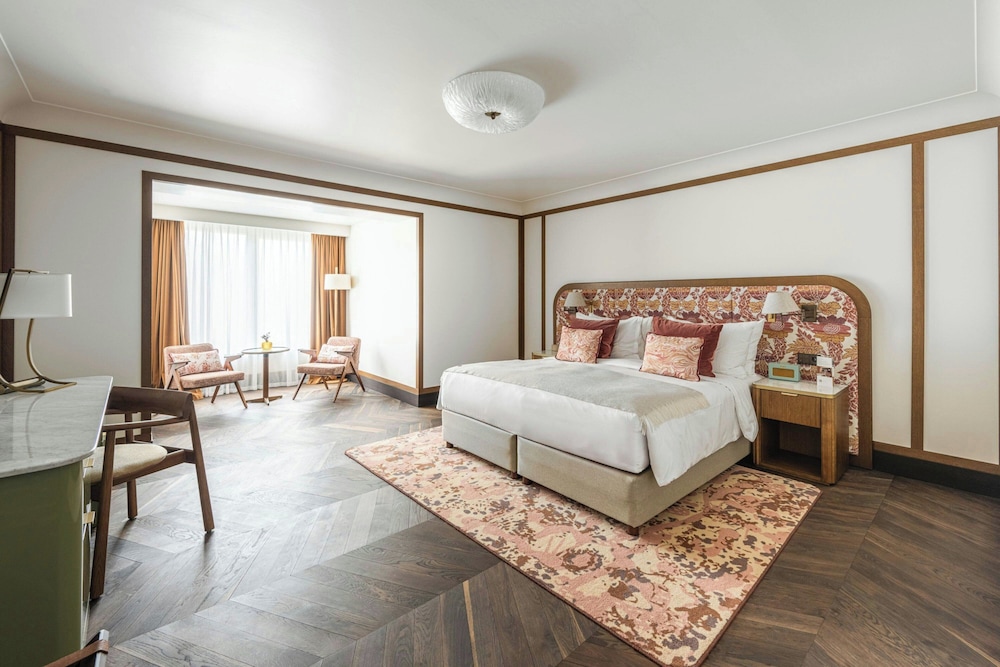 Modern Junior Suite
