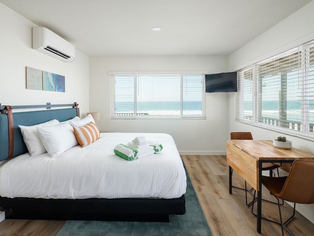 Oceanview Corner King Studio 306