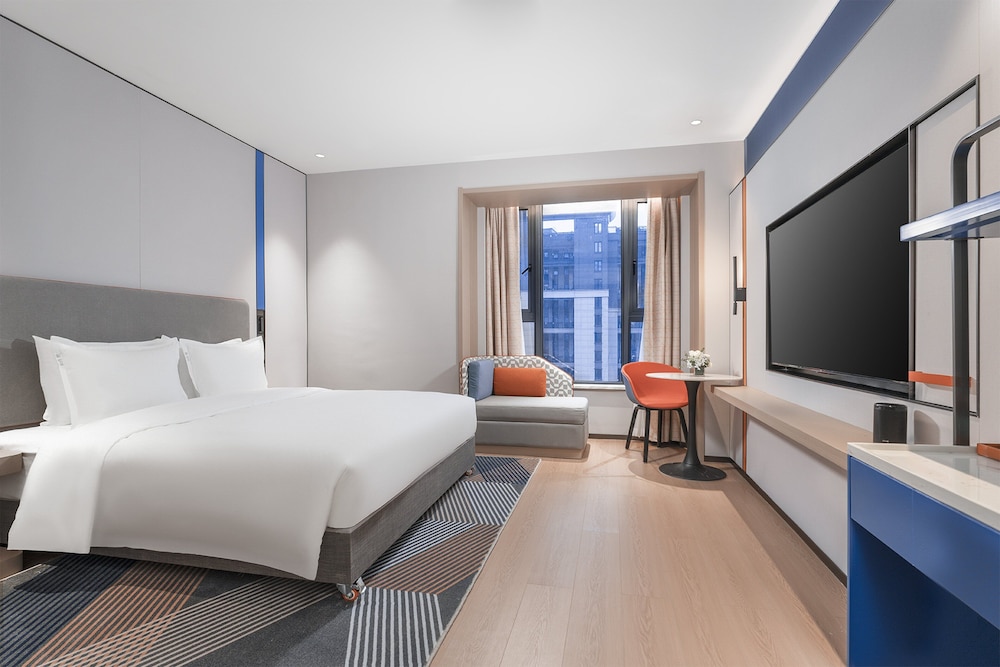 Standard Room, 1 King Bed (Extra Floor Space) photo 1