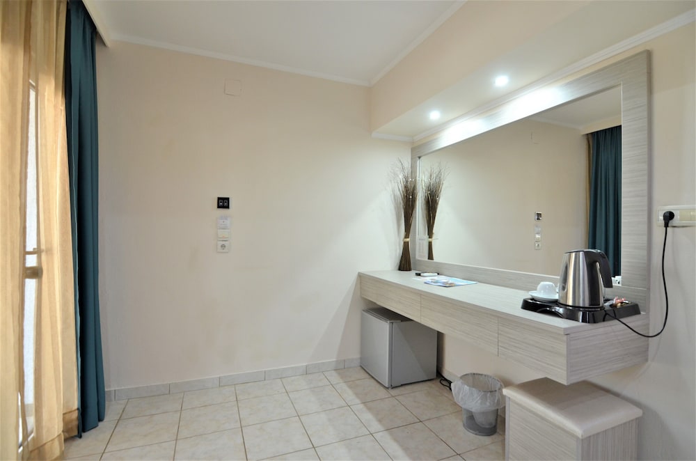 Double Room (Budget) photo 3