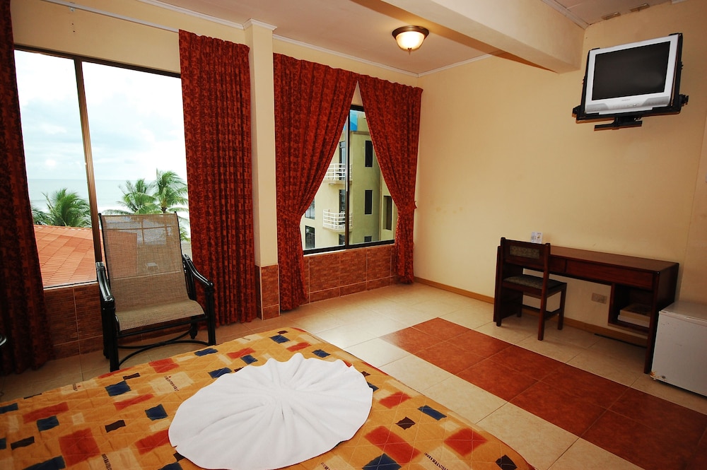 Superior Quadruple Room - Photo 1