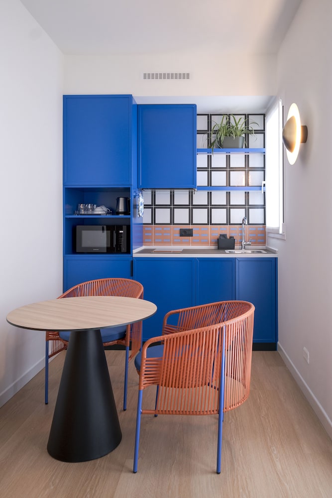 Studio Suite, 1 King Bed, Kitchenette, Courtyard Area, photo 6