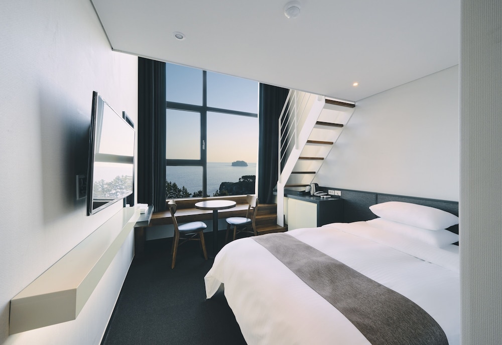 Panoramic Room, 2 Queen Beds, Non Smoking, Ocean View