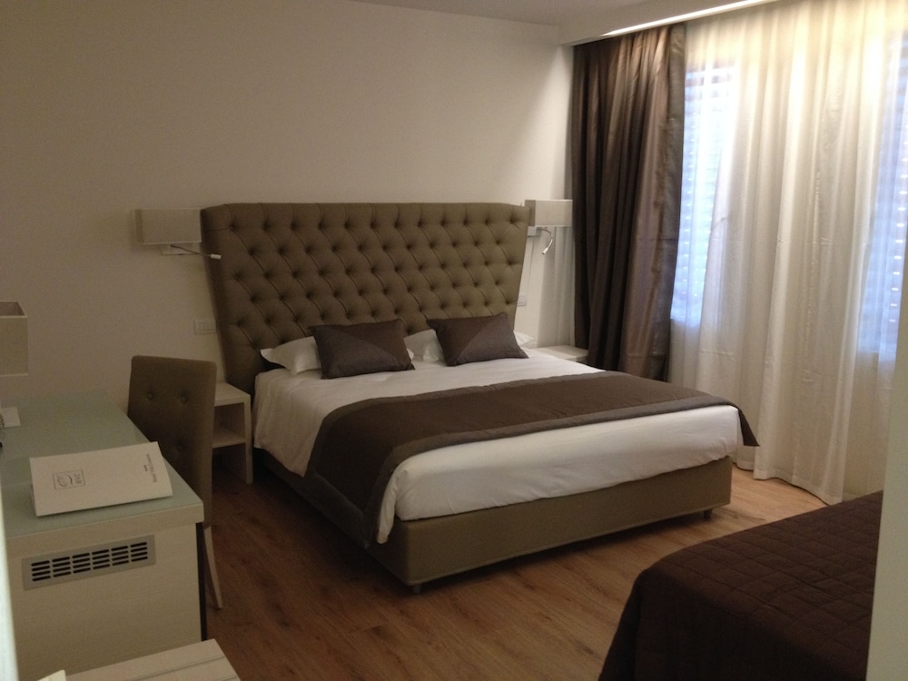 Superior Double Room, 1 Queen Bed - Photo 2