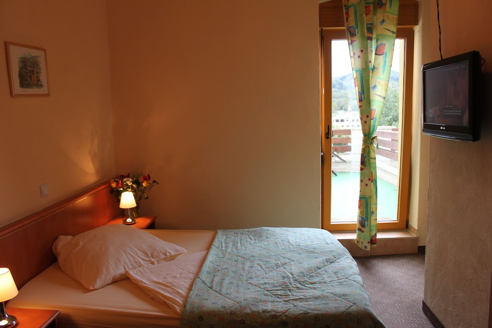 Single Room, River View