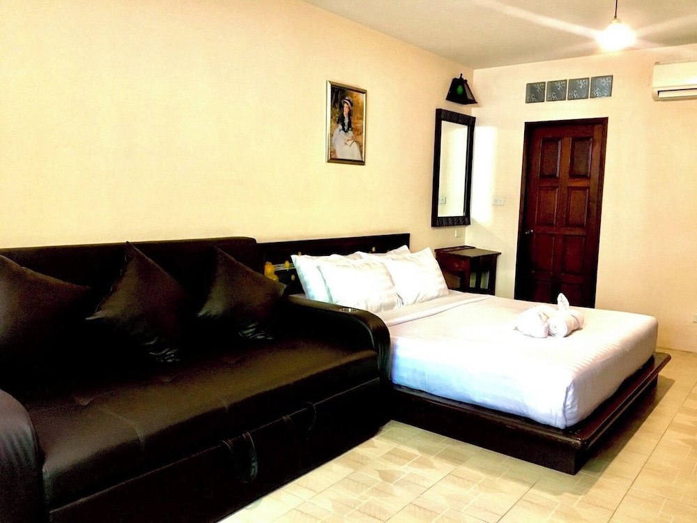 Deluxe Room, Non Smoking - Photo 3