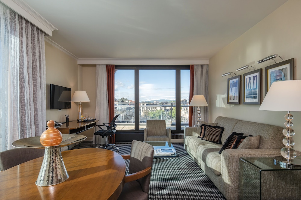 Executive Apartment, Club Lounge Access (Terrace Suite) thumbnail 5