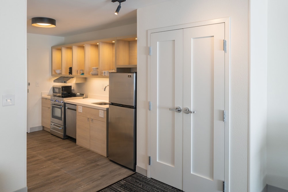 Suite, 1 Bedroom (Mobility/Hearing Accessible, Tub) photo 2