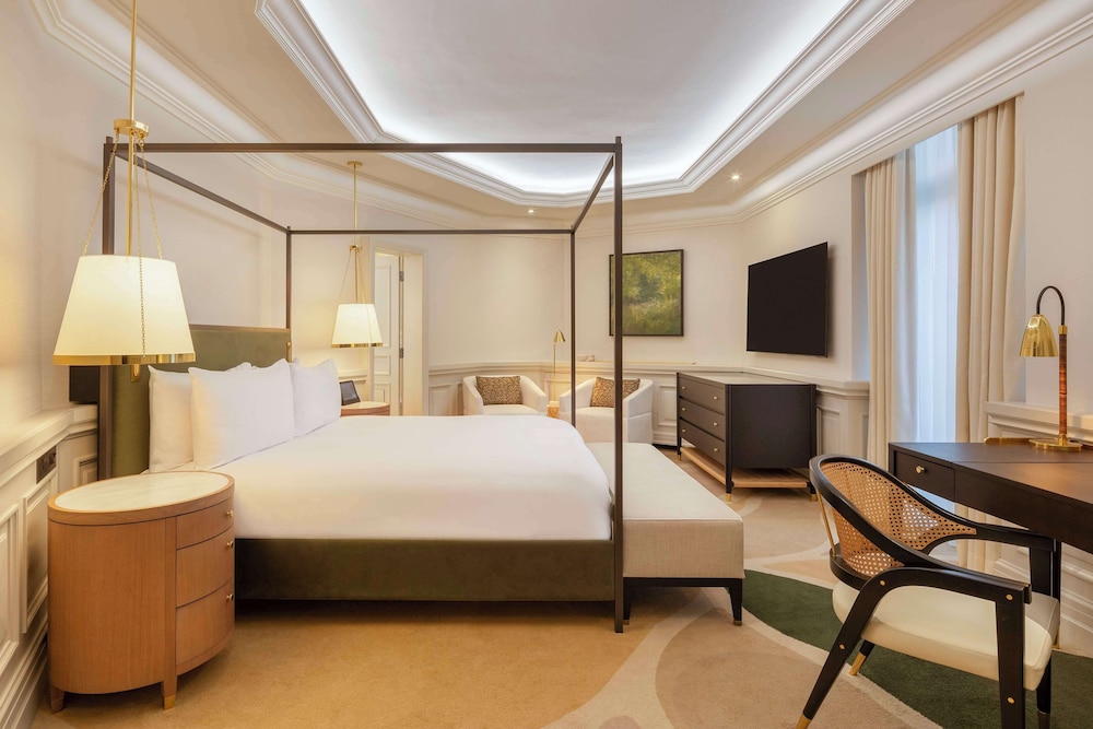 Luxury Suite, Club Lounge Access (Balmoral) thumbnail 5
