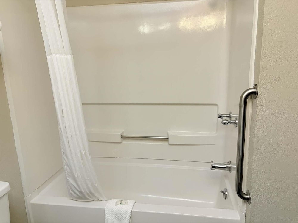 Suite, 1 King Bed, Non Smoking - Photo 3