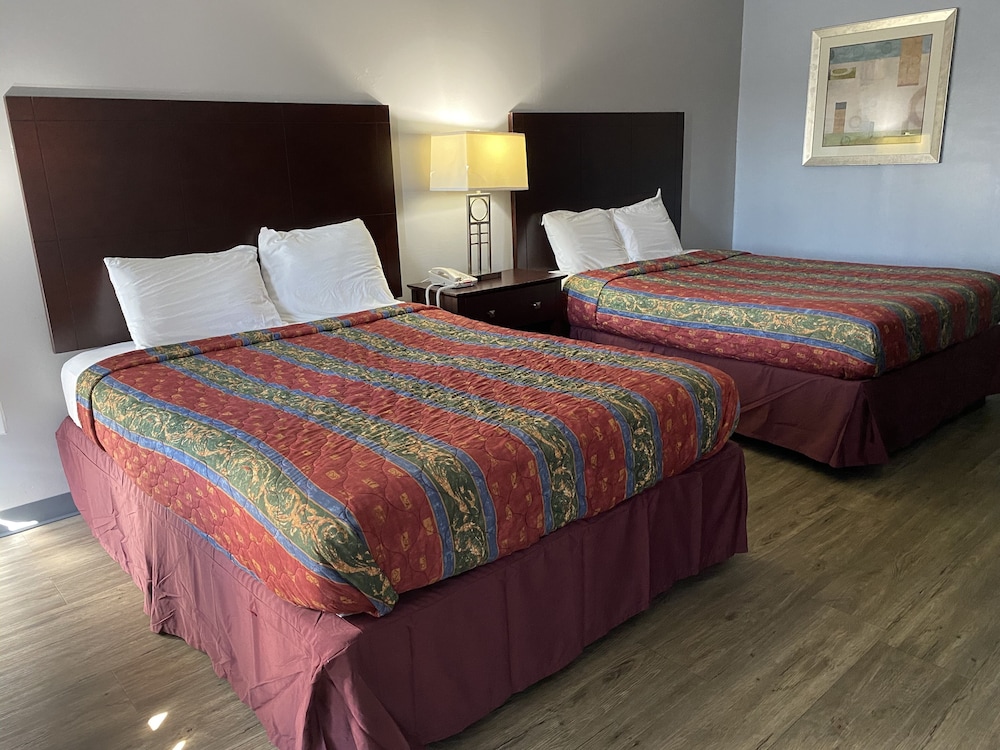 Standard Room, 2 Queen Beds photo 2
