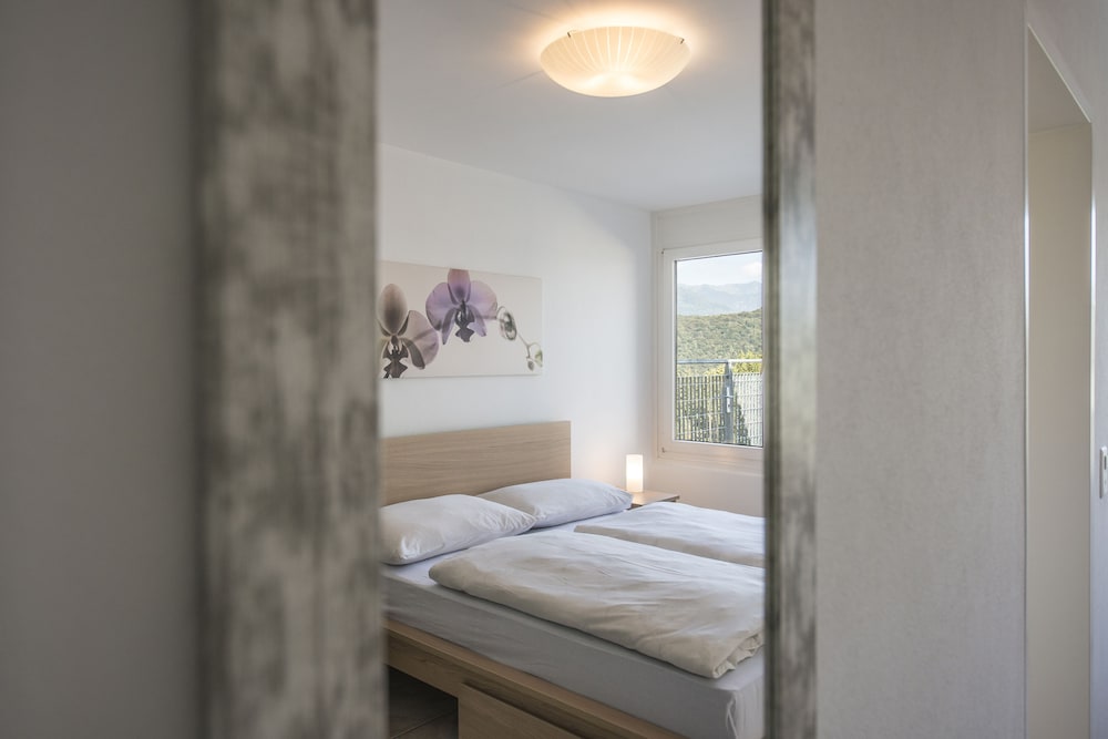 Panoramic Penthouse, 3 Bedrooms, Lakeside photo 3