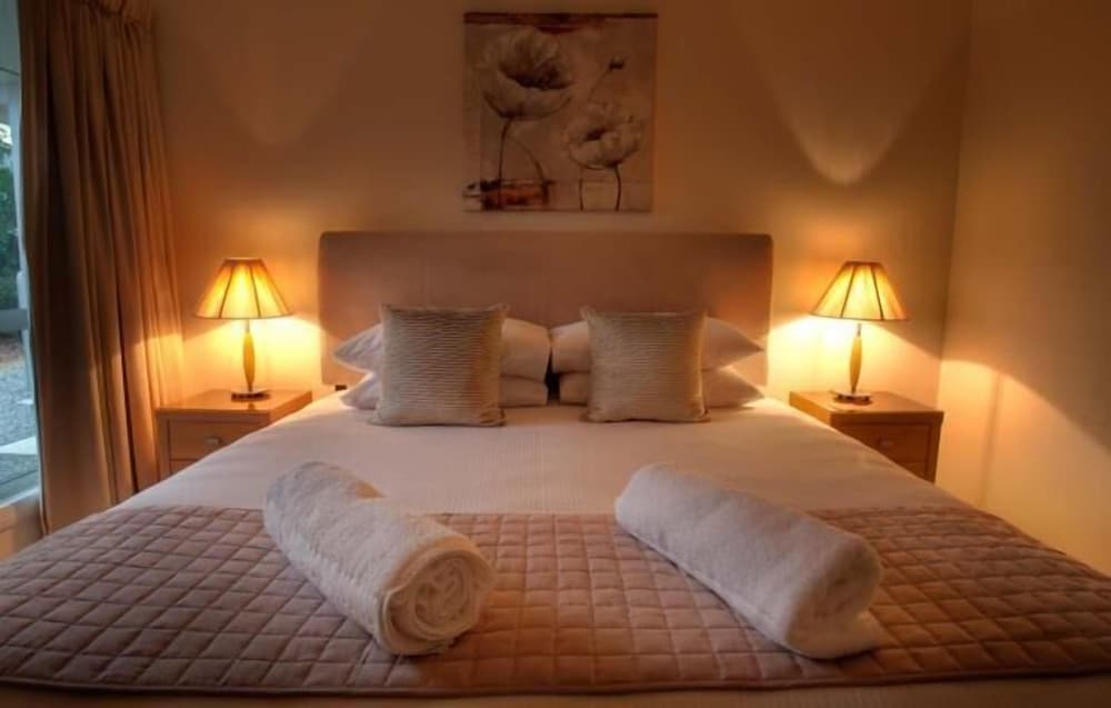 Standard Suite, 2 Bedrooms, Non Smoking, Kitchen (Villa Internet Special) photo 1