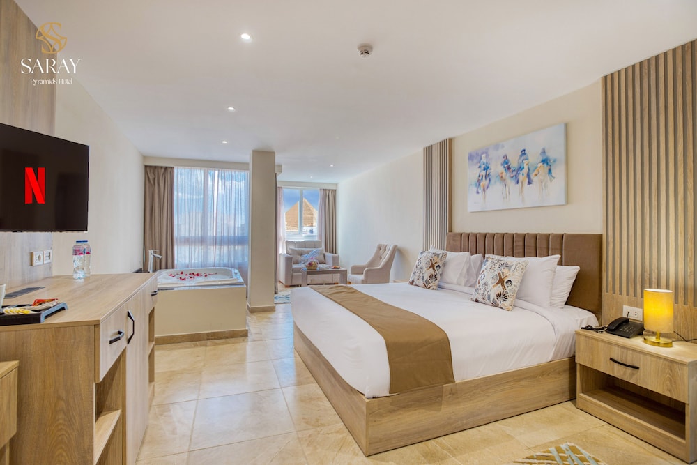 Luxury Suite with Jacuzzi & Pyramids View - Photo 1