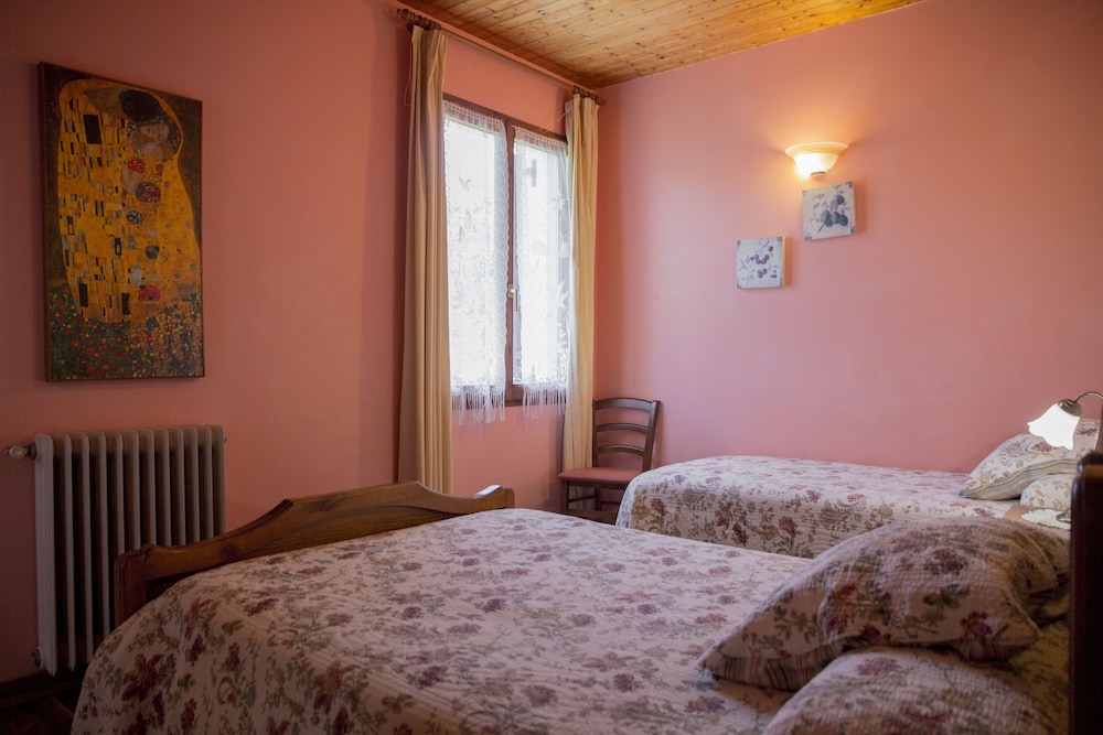 House, Multiple Bedrooms, Mountain View (Toki Ona 1)