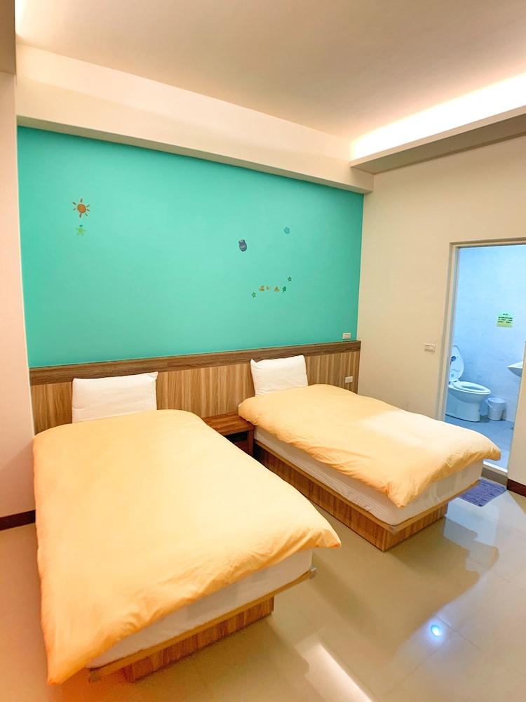 Standard Twin Room, No Windows photo 1