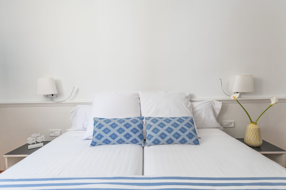 Economy Double Room photo 2