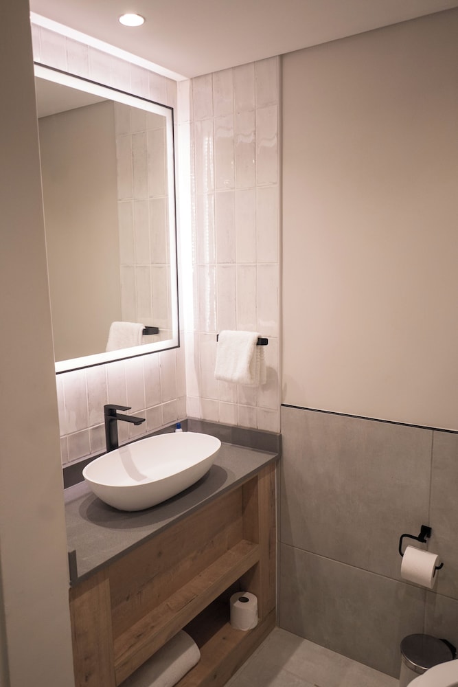 Executive Room - Photo 7