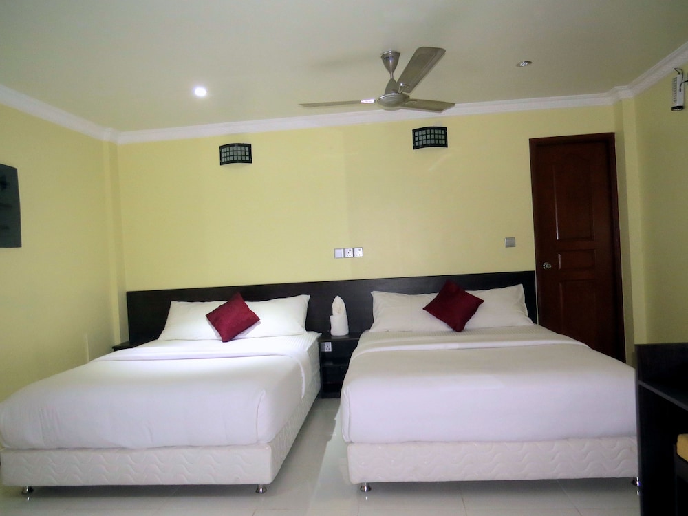 Deluxe Quadruple Room, 1 Bedroom, Balcony, City View