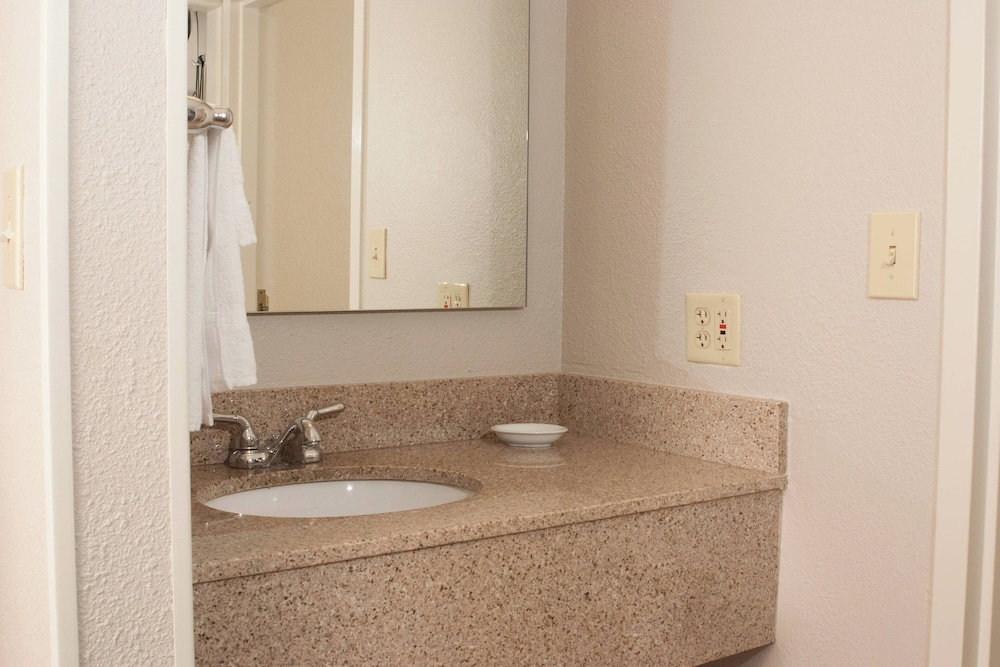 Room, 1 King Bed with Sofa bed (Mobility Accessible, Tub)