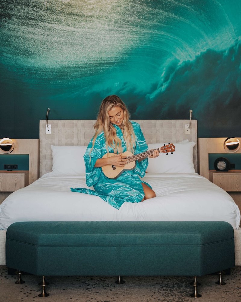 Diamond Head Room, 1 King Bed, Ocean View - Photo 2