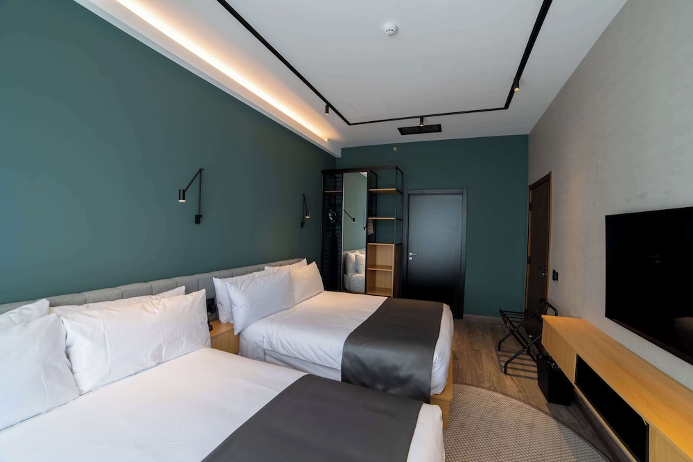 Standard Room, 2 Queen Beds, Non Smoking photo 2