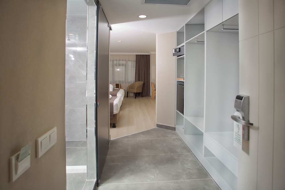 Deluxe Triple Room photo 3