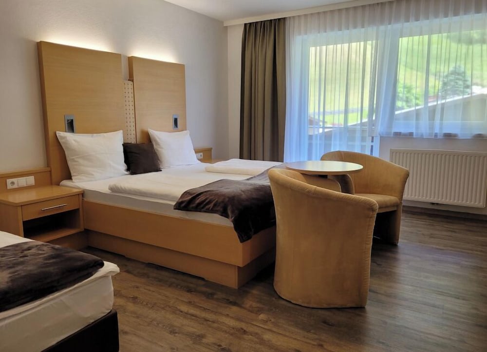 Family Room, 1 Bedroom, Balcony - Photo 5