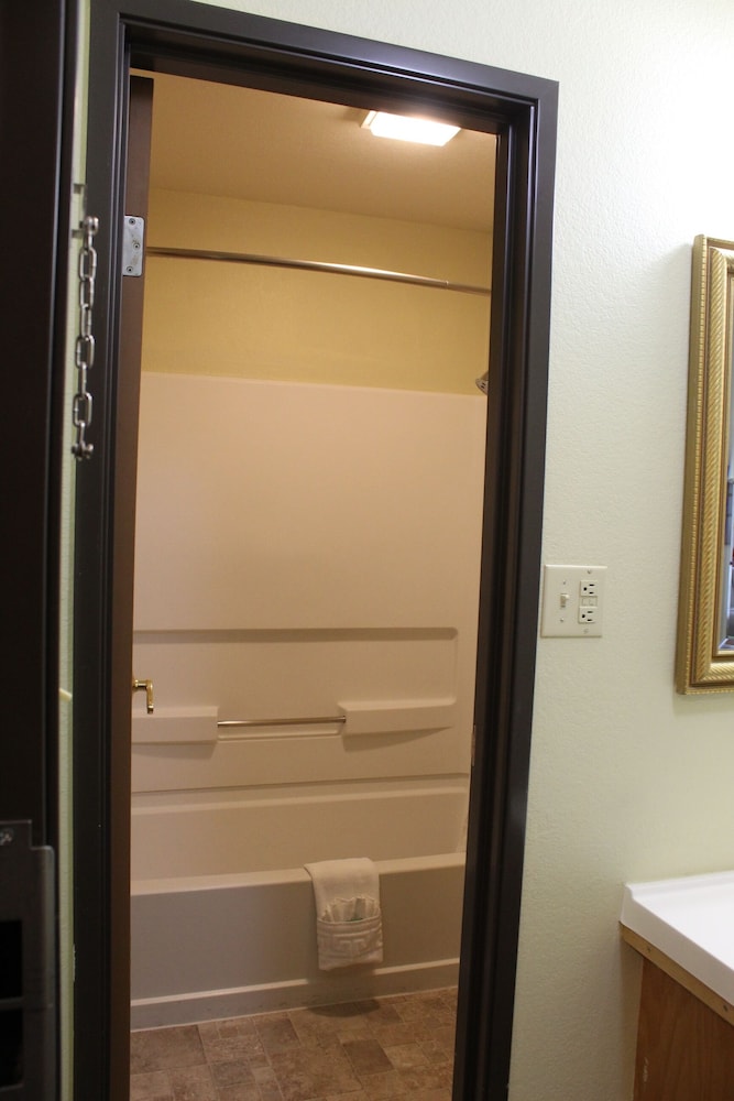 Room, 1 Queen Bed, Accessible - Photo 3