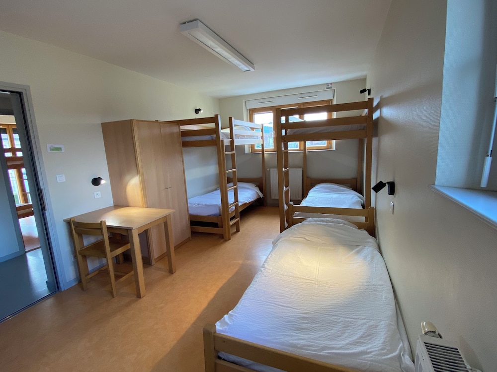 Room for 5 People with Ensuite Shower - Shared Toilets photo 2