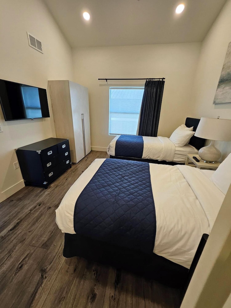 King Marina Family Suite photo 3