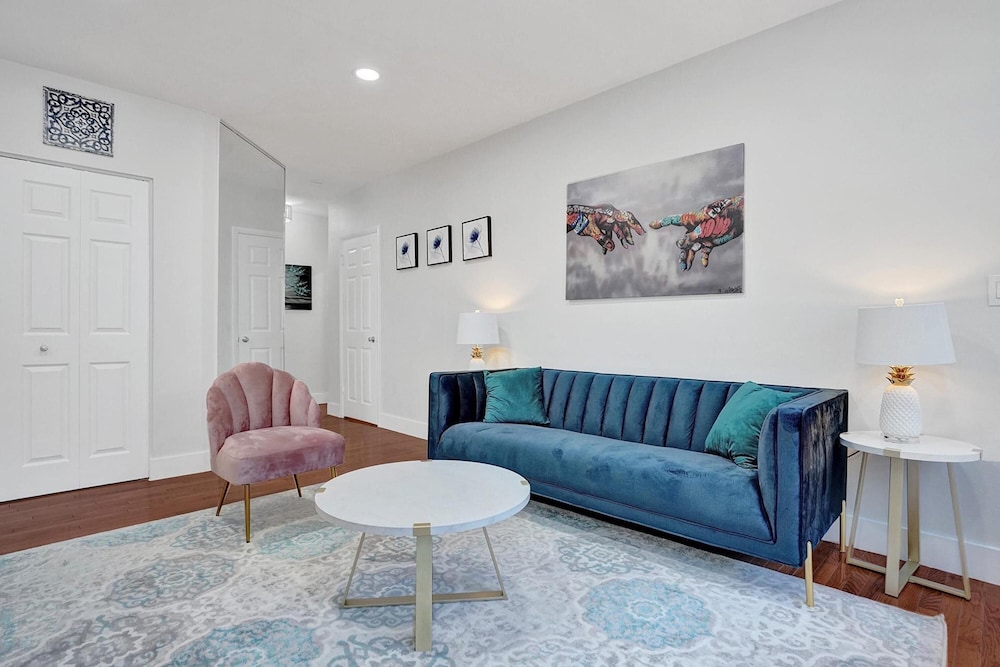 Family Room (Deluxe) photo 3